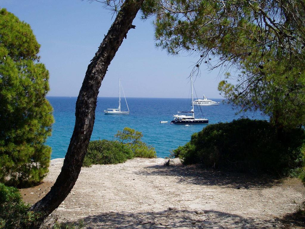 Kavos Bay Seafront Hotel Agia Marina  Exterior photo